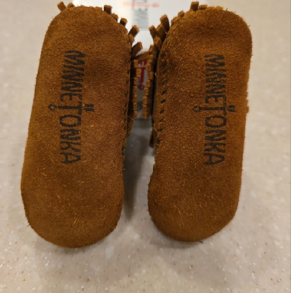 INFANTS Minnetonka Baby Tan Suede Fringe Moccasins